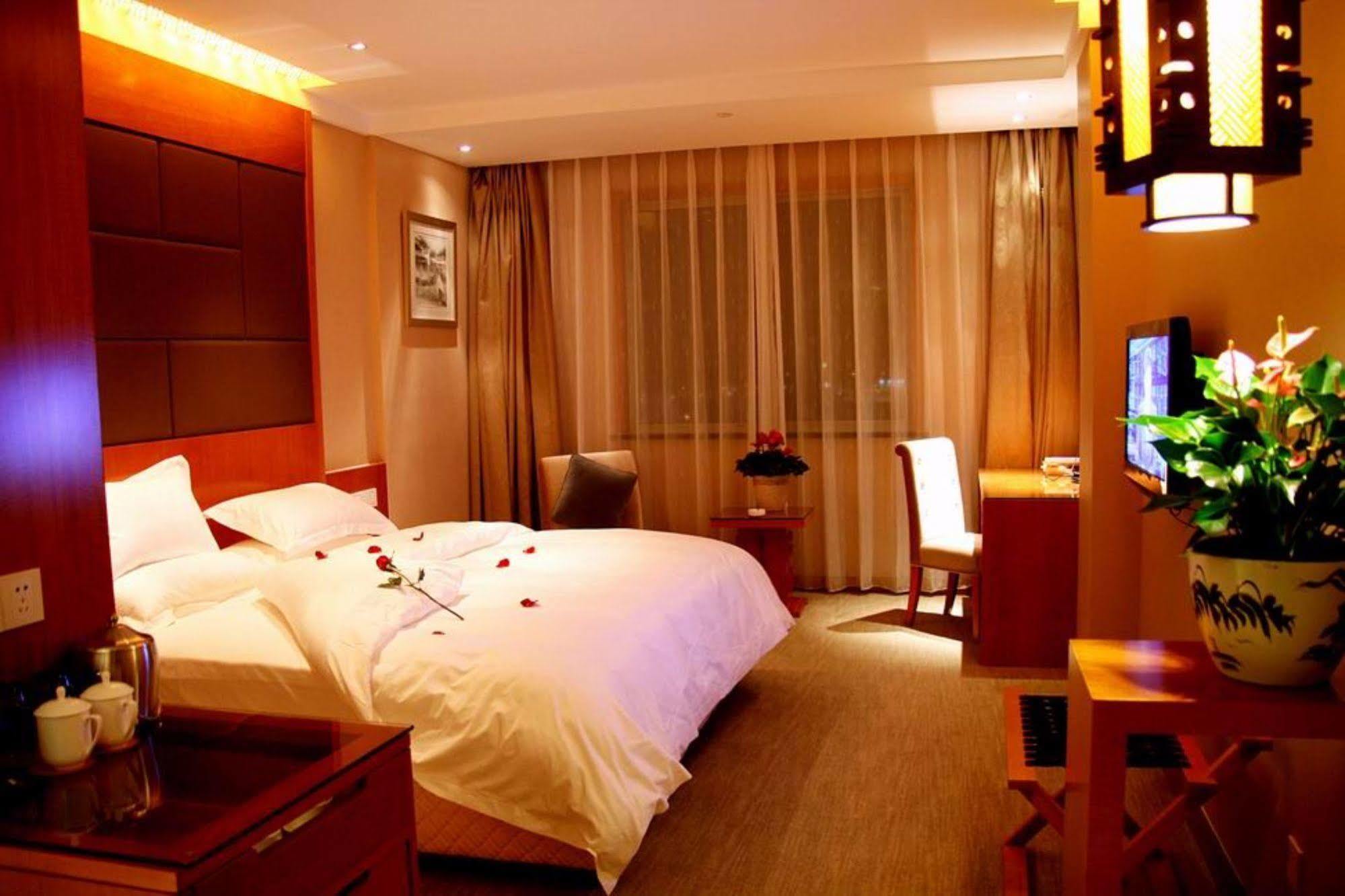 Oriental Hotel Tong Xiang Gia Hưng Ngoại thất bức ảnh